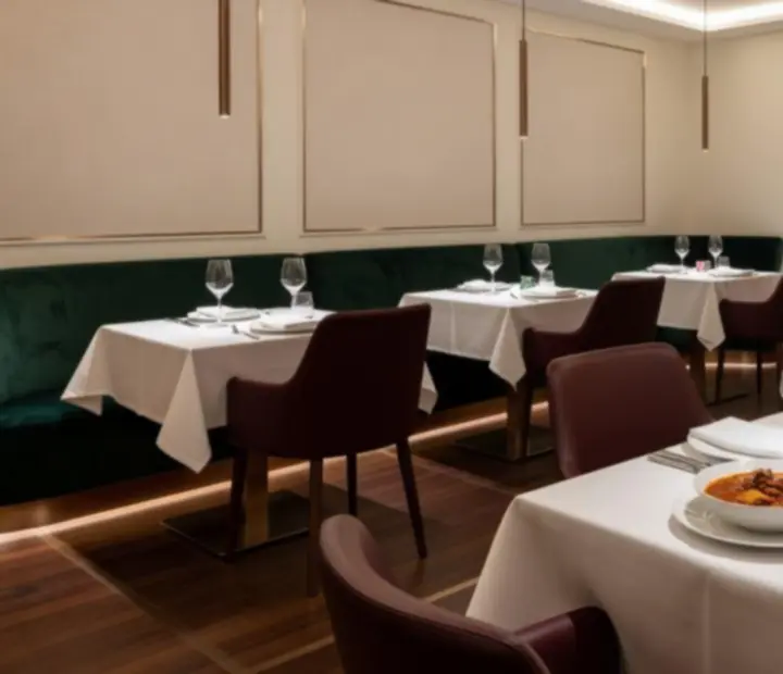Elegáns kaszinói étterem belső tér, fine dining tálalással és kaszinó lounge hangulattal